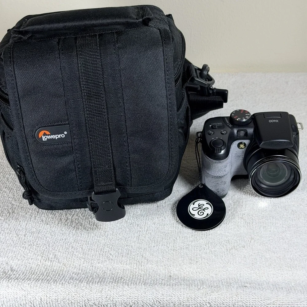 GE X400 Digital Camera Preowned With Camara Bag Booklet And Cable Included